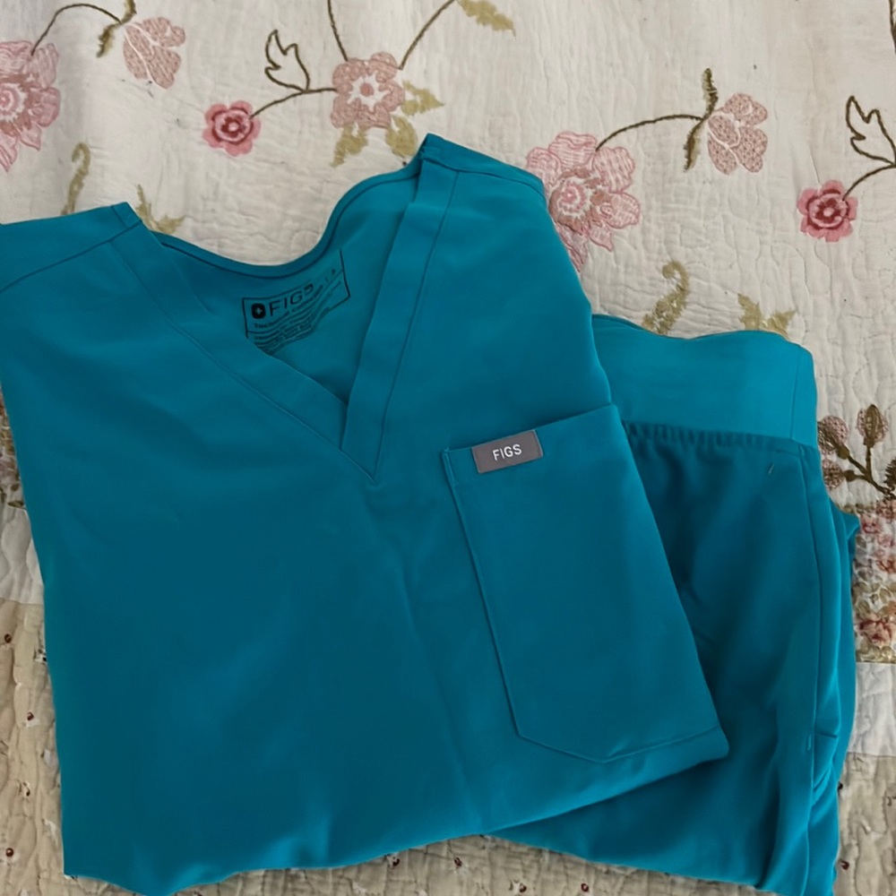 Figs scrub set
